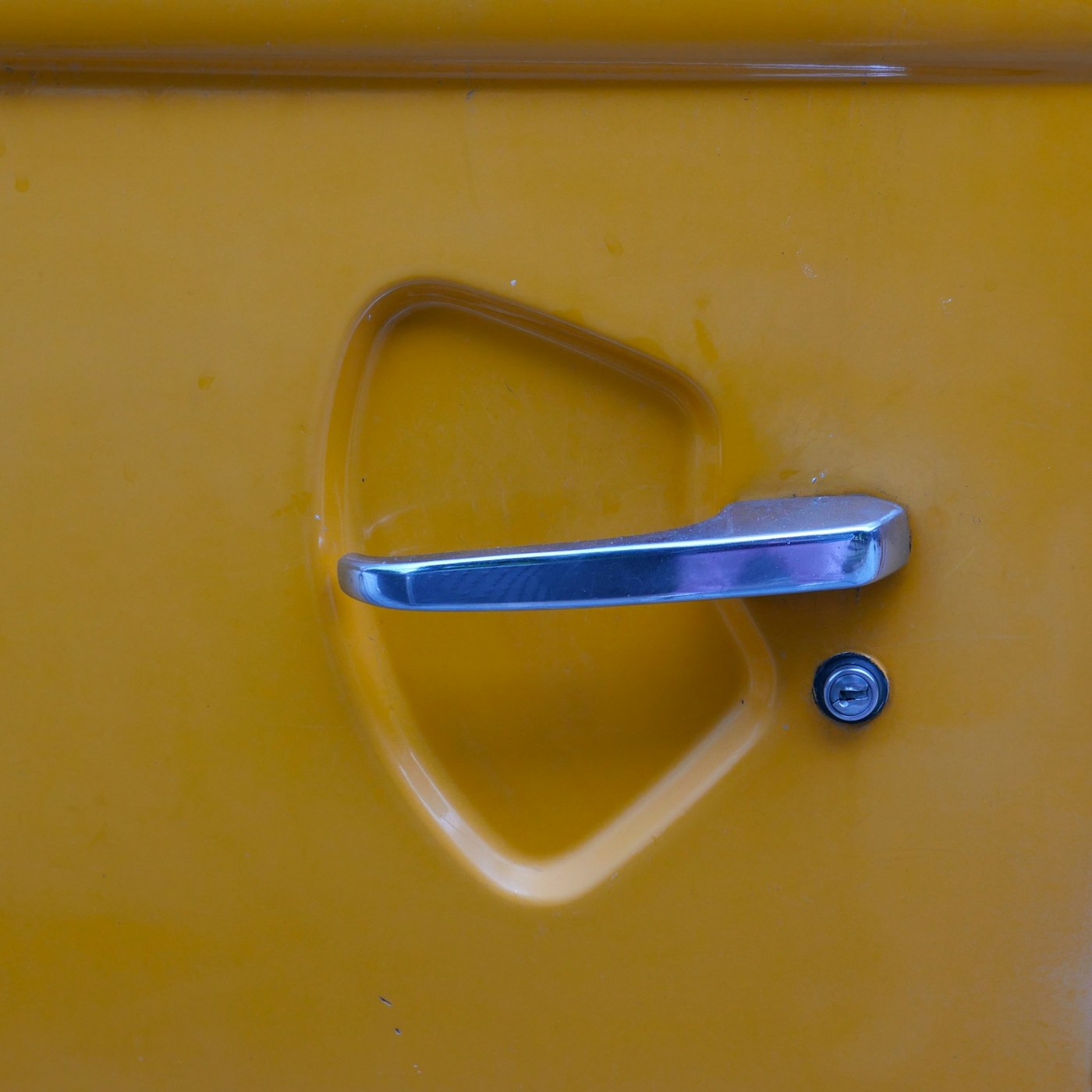 Car Lock Maintenance: Lubrication, Frozen Locks, and Key Fob Batteries